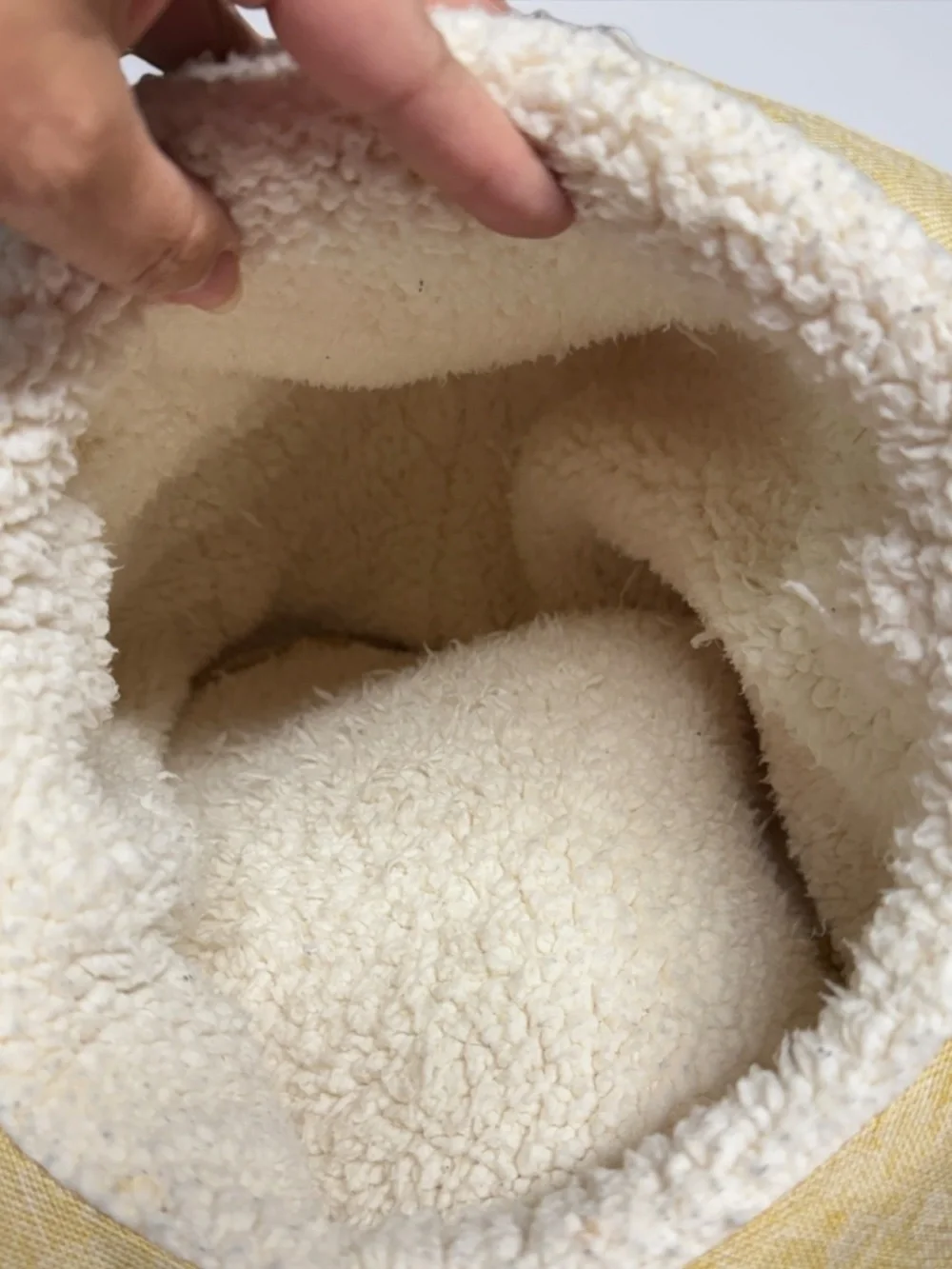 NOT FOR SALE - Boots & Barkley Sherpa Egg Nest Pet Bed Small NWOT